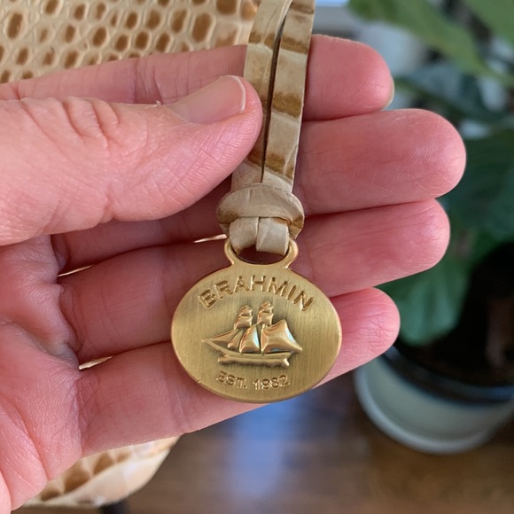 Brahmin medium size tan and brown adjustable crossbody purse - Picture 3 of 13